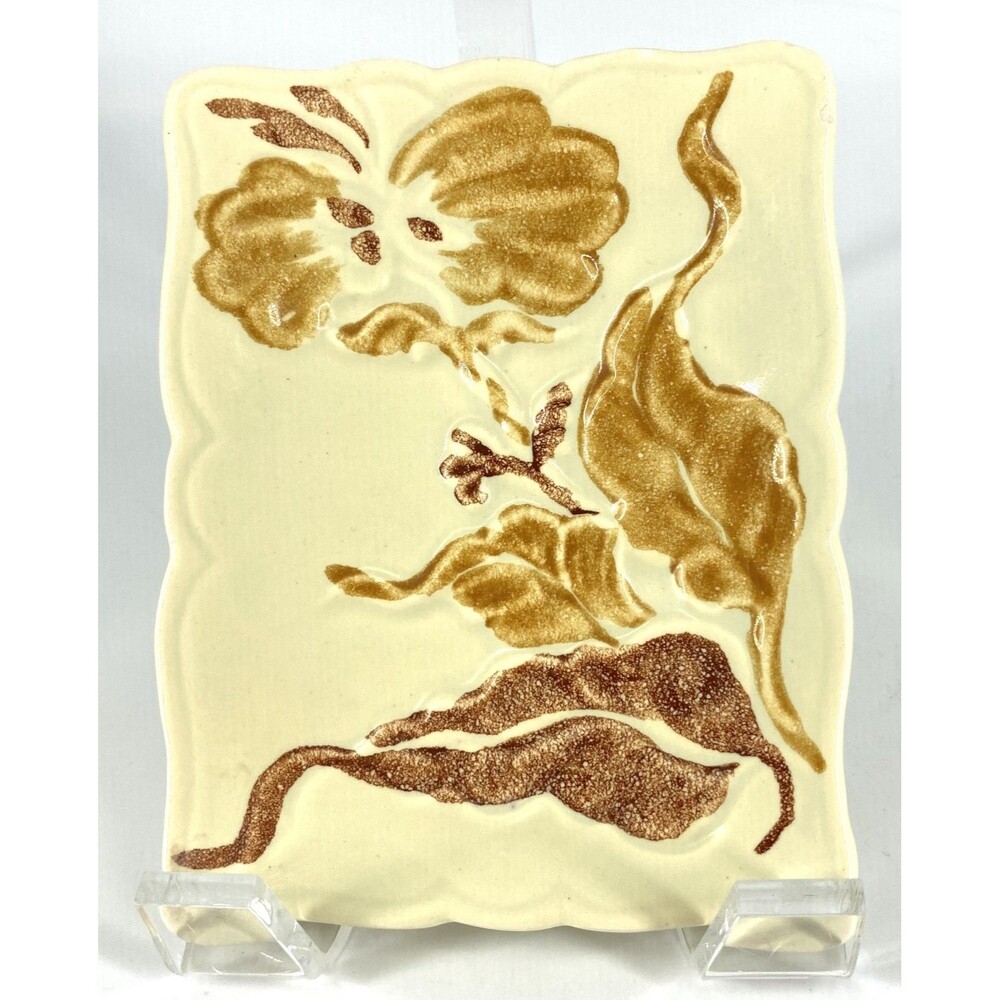 Haeger Art Pottery 930 USA Tan Trinket/Soap Dish - Leaves & Flower